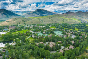 Tranquil Sun Valley Retreat
